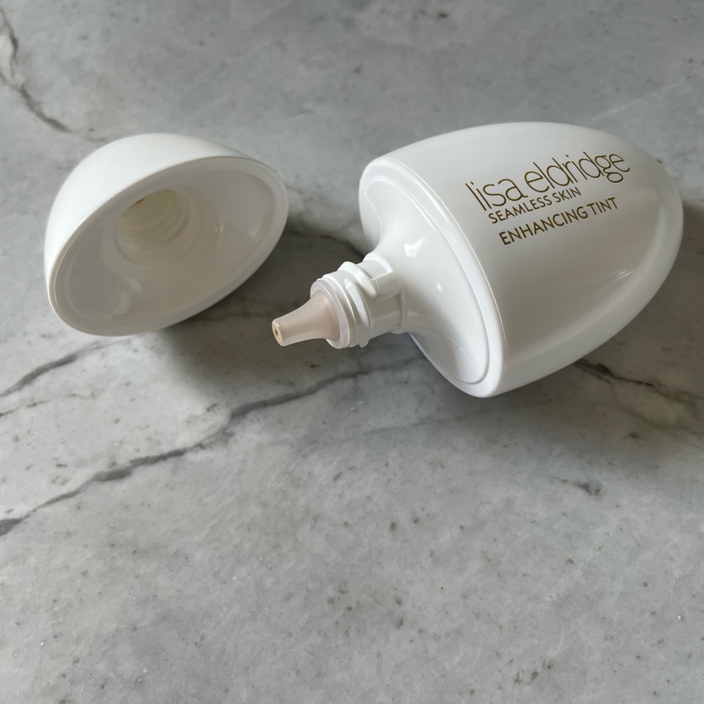 Lisa Eldridge Seamless Skin Enhancing Tint - Picture 2 of 3